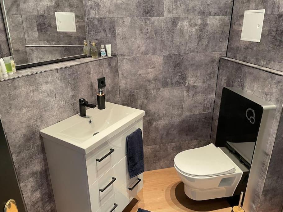 Innenstadt Refugium In Ruhiger Wasserlage+Balkon Lipcse Kültér fotó